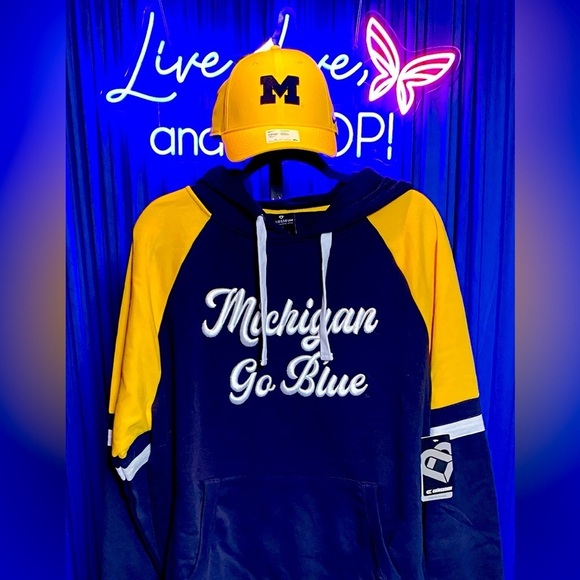🐺 M: UofM Wolverines Oversized Colorblock Pullover Hoodie, Unisex, NWT 🐺 - Picture 2 of 8